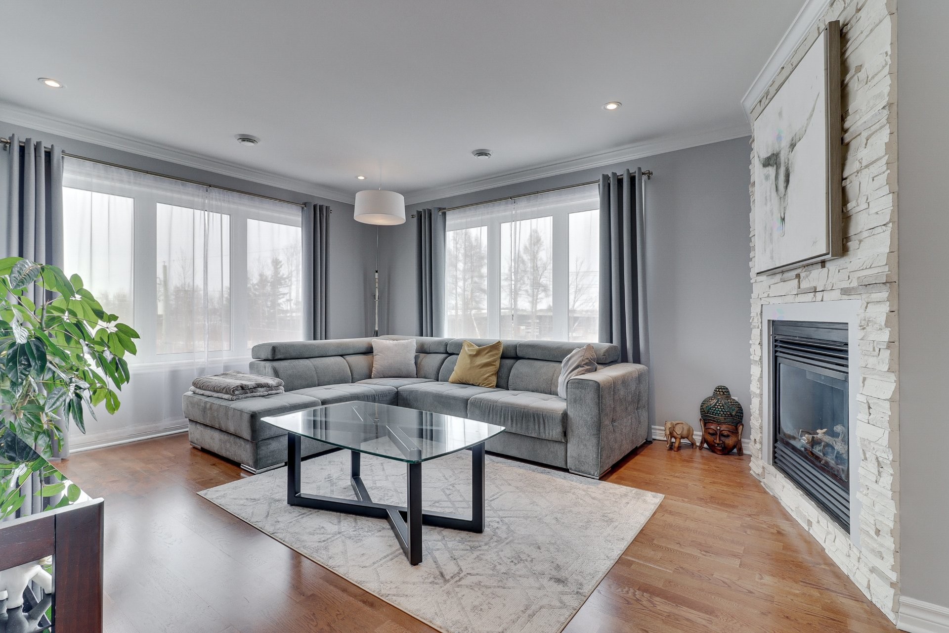 









43


37e Avenue E.

, 105,
Blainville,




QC
J7C5Z4

