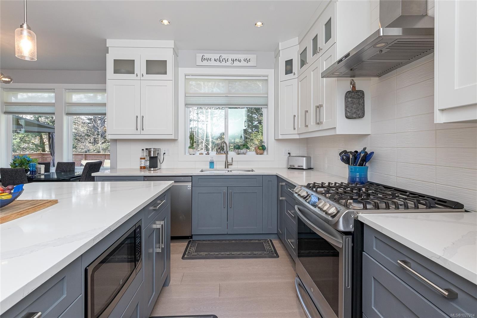 









2117


Triangle

Trail,
Langford,




BC
V9C 0R2

