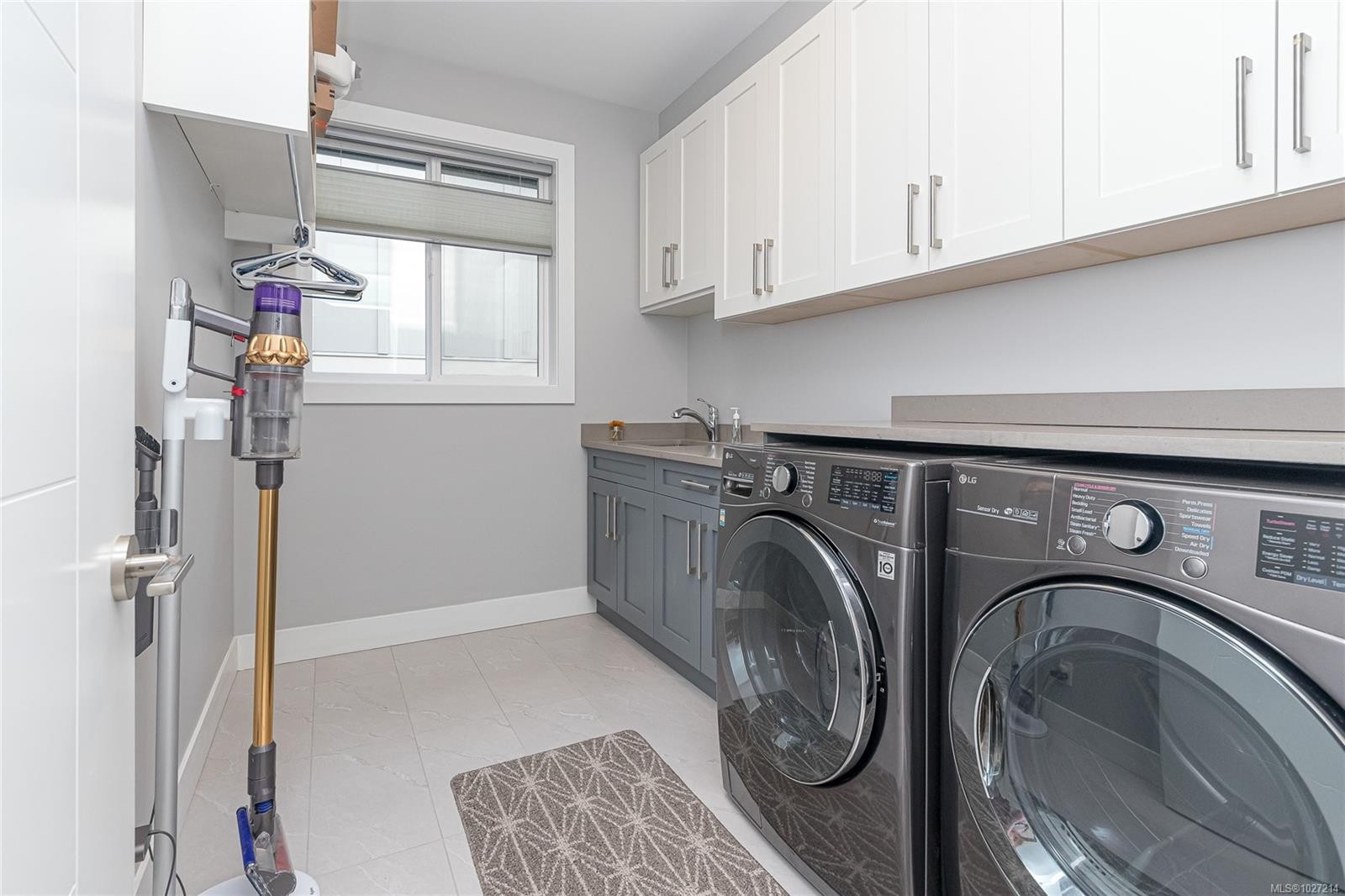 









2117


Triangle

Trail,
Langford,




BC
V9C 0R2

