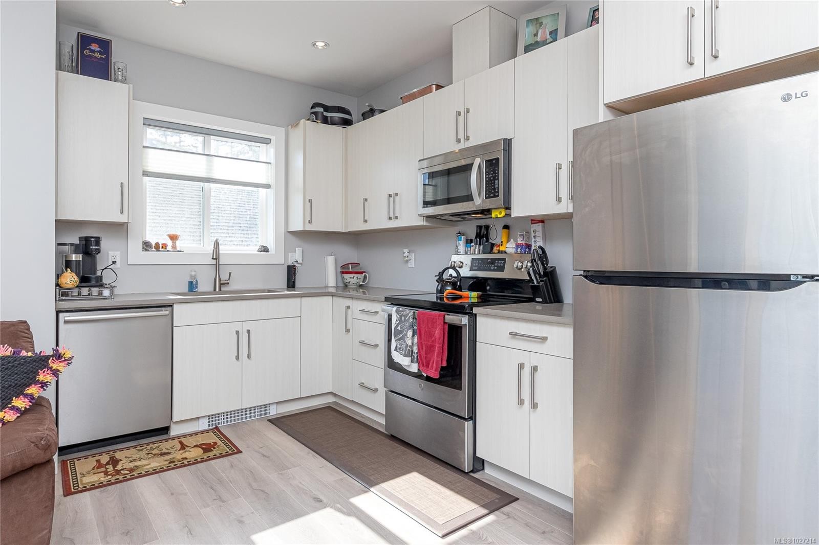 









2117


Triangle

Trail,
Langford,




BC
V9C 0R2

