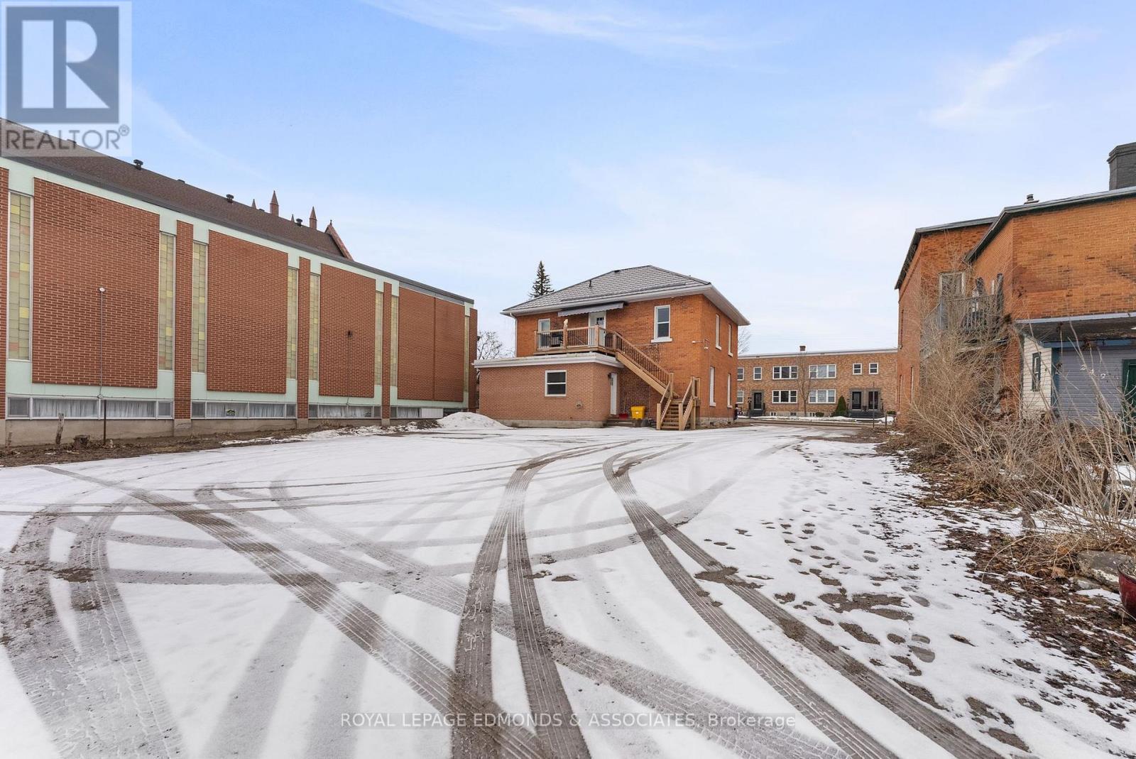 












259 PEMBROKE STREET E

,
Pembroke,




Ontario
K8A3J9

