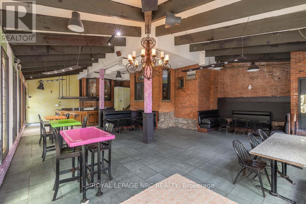 












22 ACADEMY STREET

,
St. Catharines,




Ontario
L2R4Z6

