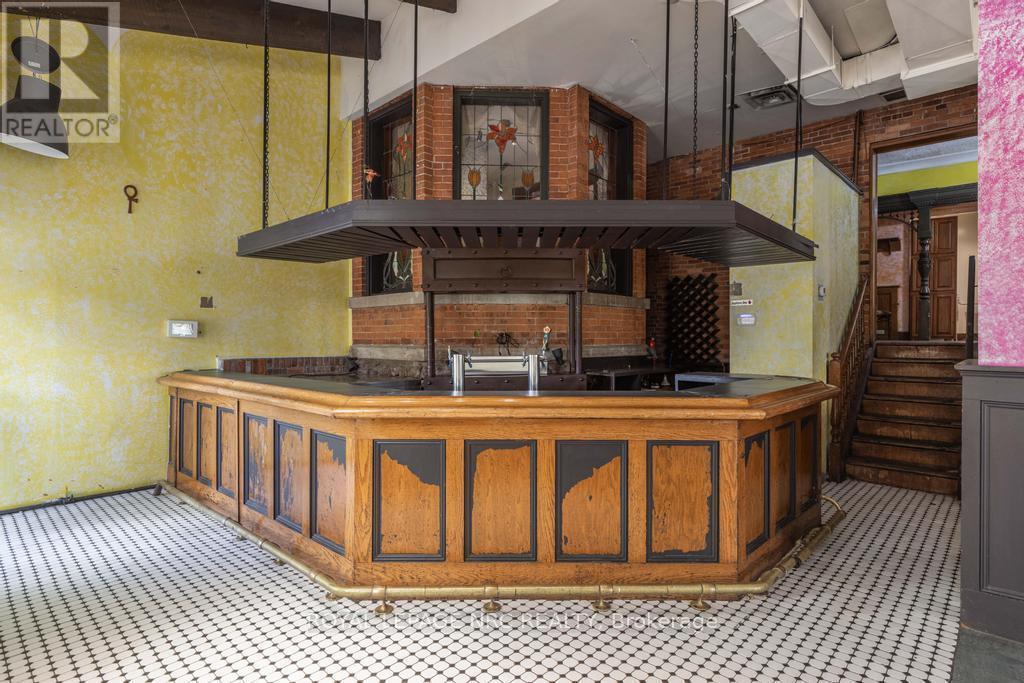 












22 ACADEMY STREET

,
St. Catharines,




Ontario
L2R4Z6

