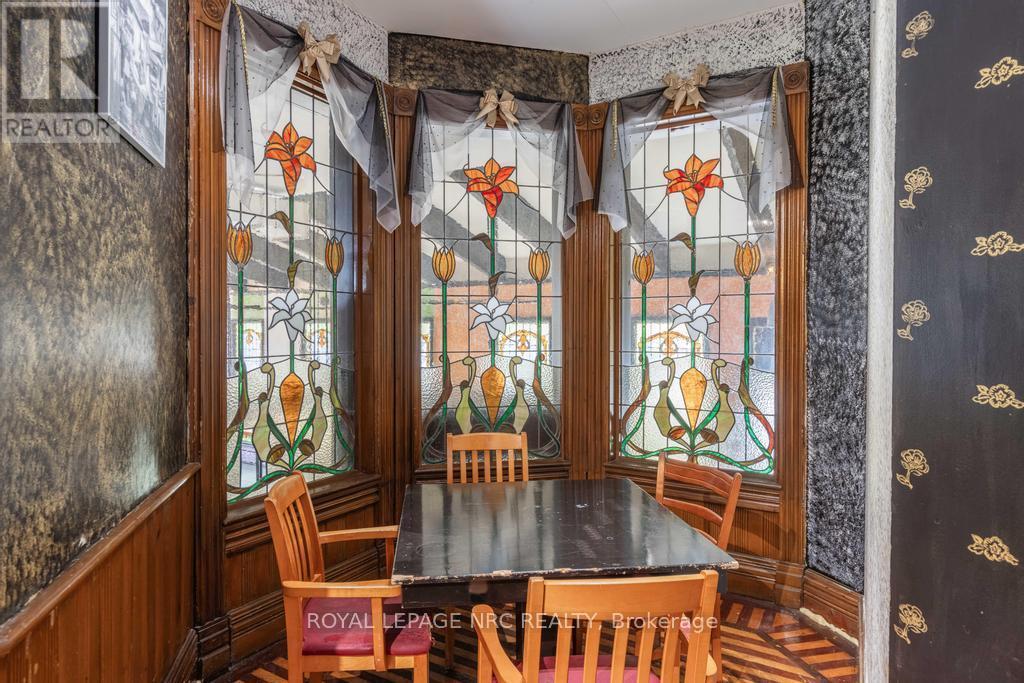 












22 ACADEMY STREET

,
St. Catharines,




Ontario
L2R4Z6

