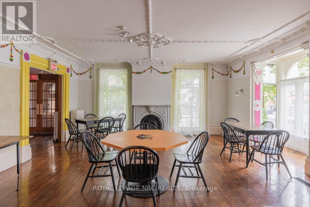 












22 ACADEMY STREET

,
St. Catharines,




Ontario
L2R4Z6

