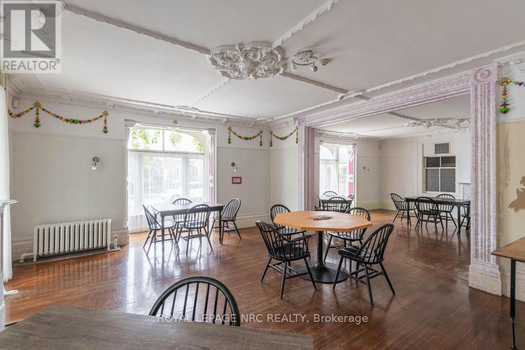 












22 ACADEMY STREET

,
St. Catharines,




Ontario
L2R4Z6

