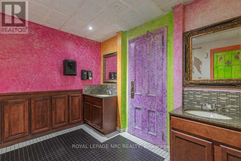 












22 ACADEMY STREET

,
St. Catharines,




Ontario
L2R4Z6

