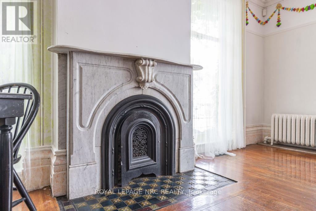 












22 ACADEMY STREET

,
St. Catharines,




Ontario
L2R4Z6

