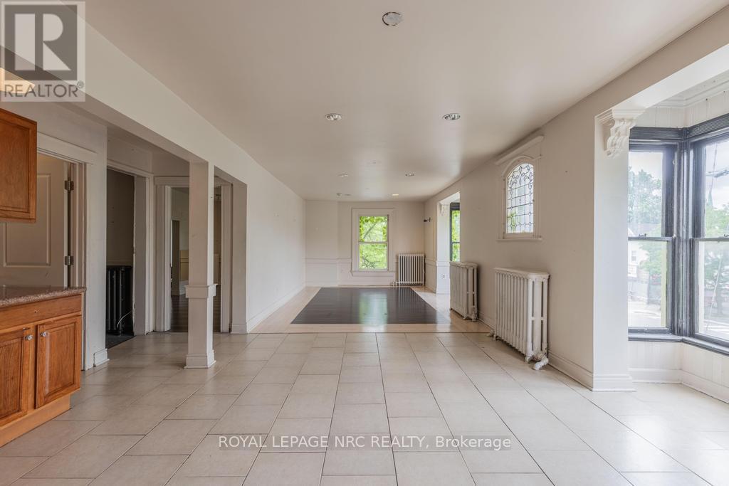 












22 ACADEMY STREET

,
St. Catharines,




Ontario
L2R4Z6

