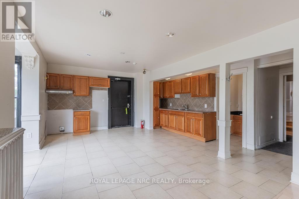 












22 ACADEMY STREET

,
St. Catharines,




Ontario
L2R4Z6

