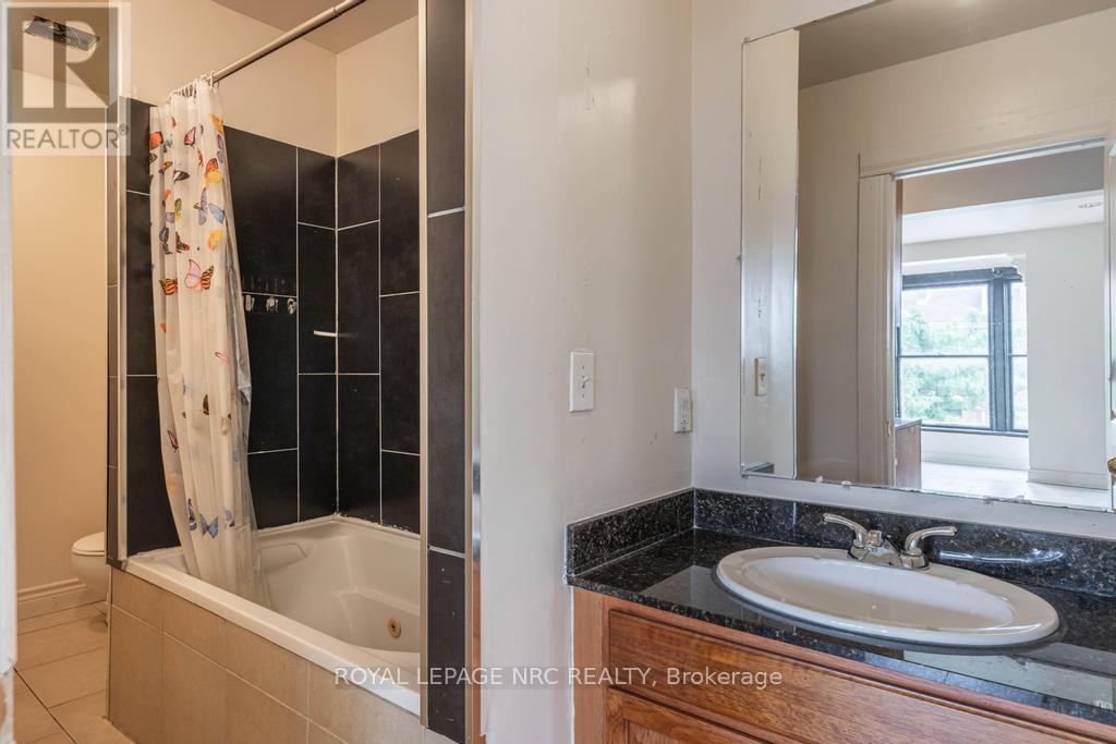 












22 ACADEMY STREET

,
St. Catharines,




Ontario
L2R4Z6

