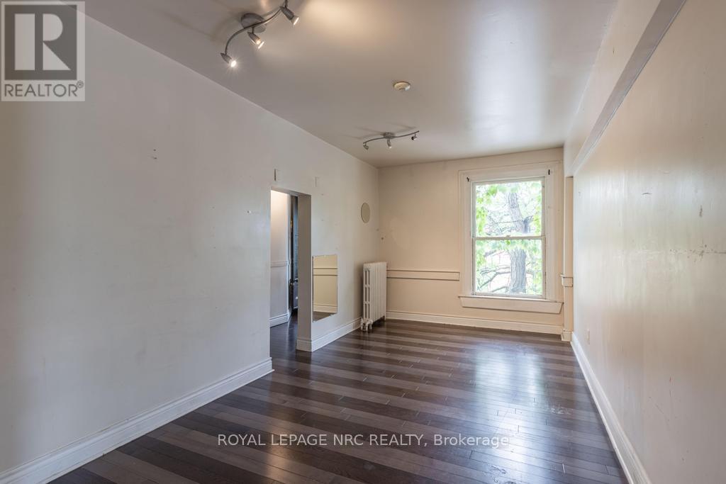 












22 ACADEMY STREET

,
St. Catharines,




Ontario
L2R4Z6

