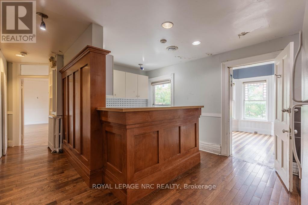 












22 ACADEMY STREET

,
St. Catharines,




Ontario
L2R4Z6

