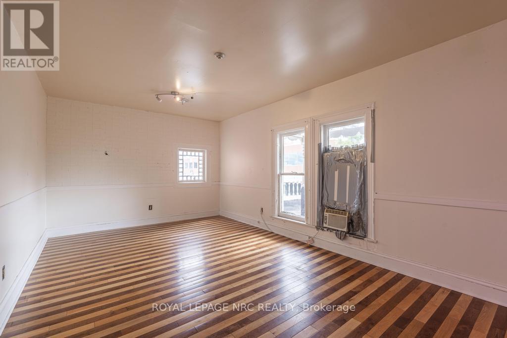 












22 ACADEMY STREET

,
St. Catharines,




Ontario
L2R4Z6

