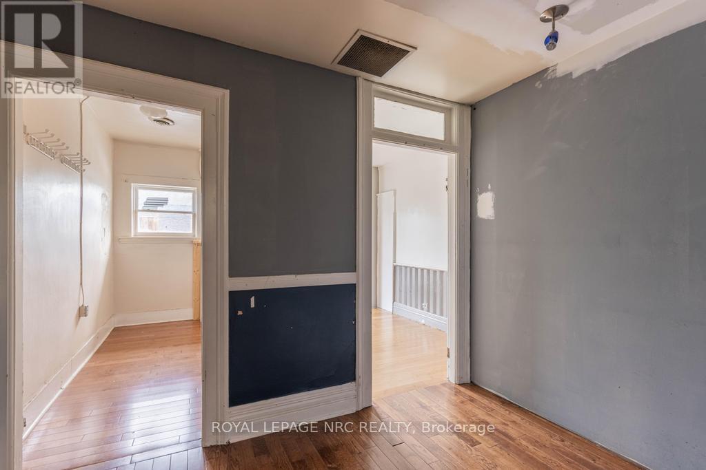 












22 ACADEMY STREET

,
St. Catharines,




Ontario
L2R4Z6

