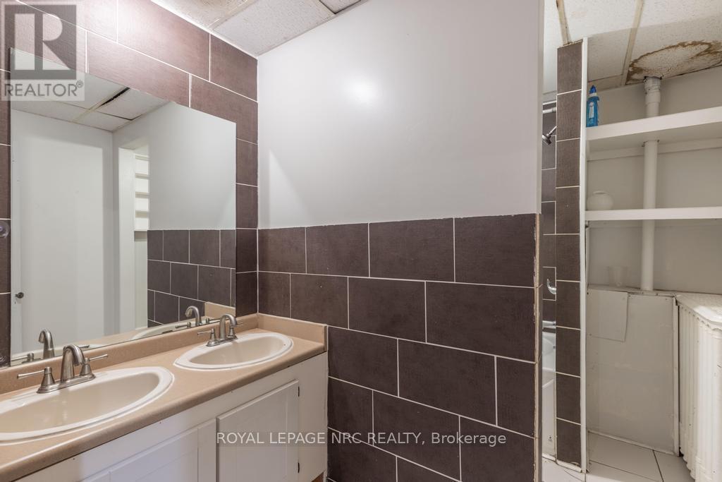 












22 ACADEMY STREET

,
St. Catharines,




Ontario
L2R4Z6

