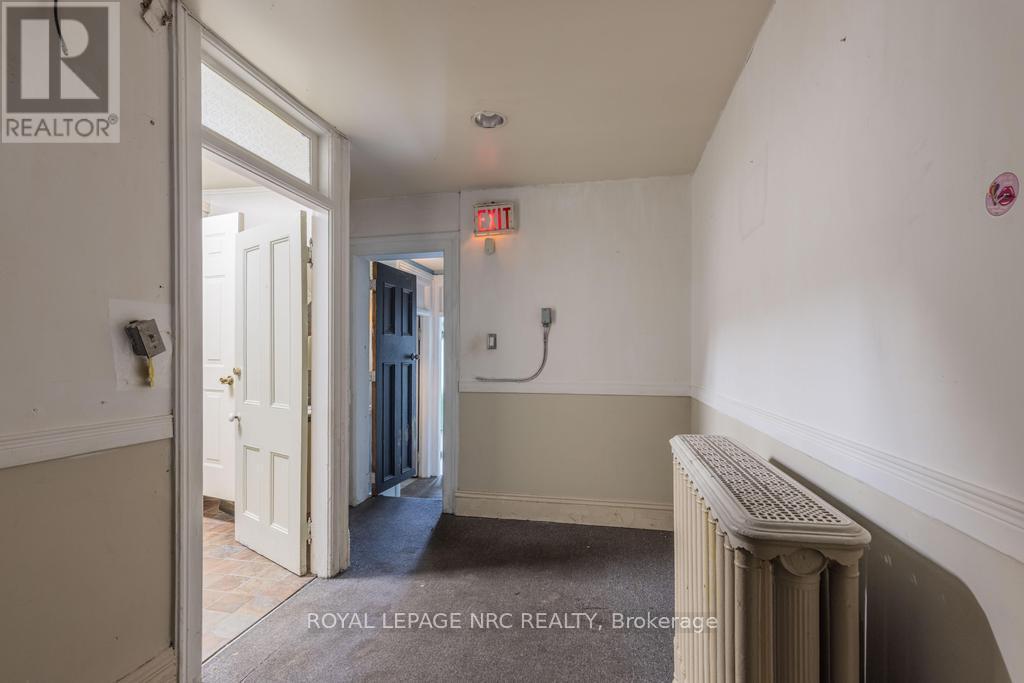 












22 ACADEMY STREET

,
St. Catharines,




Ontario
L2R4Z6

