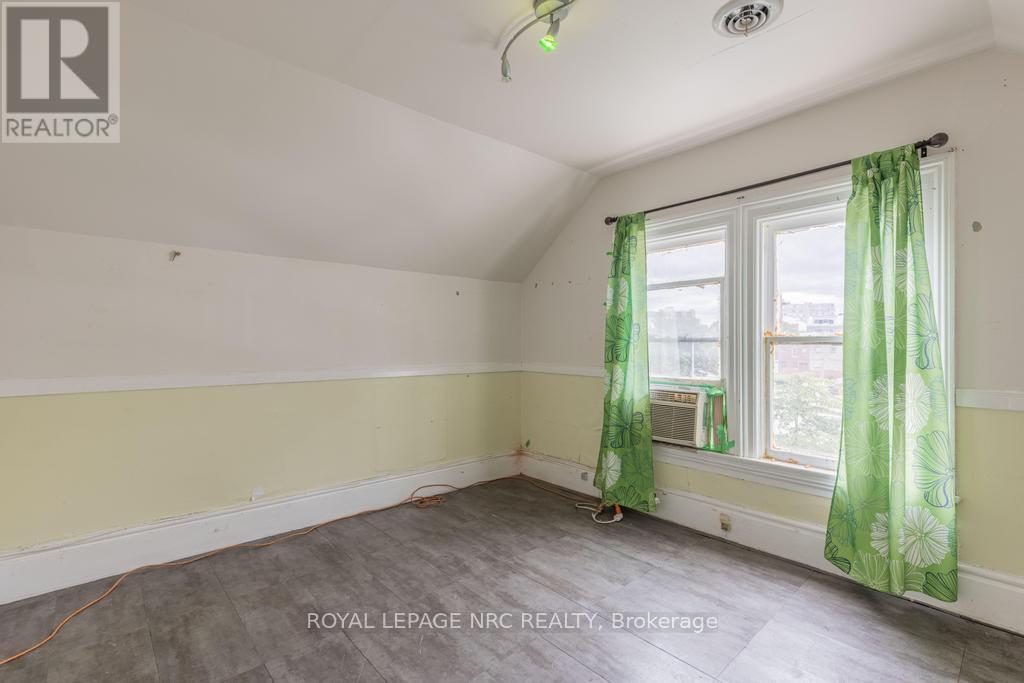 












22 ACADEMY STREET

,
St. Catharines,




Ontario
L2R4Z6

