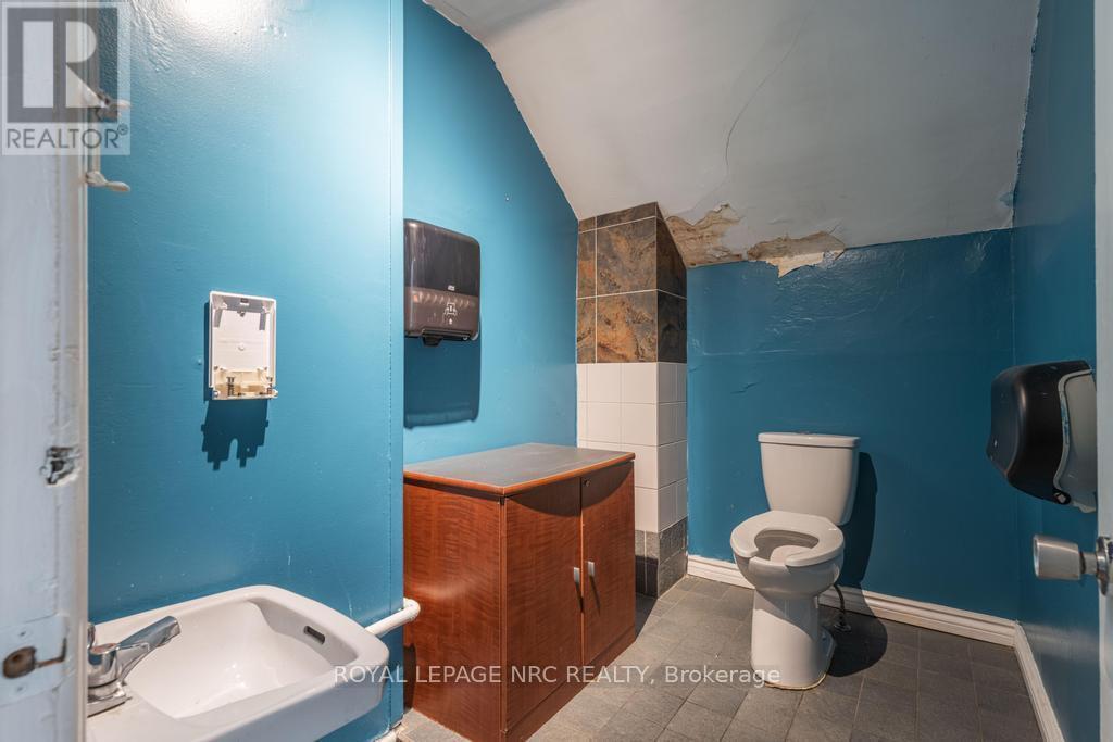 












22 ACADEMY STREET

,
St. Catharines,




Ontario
L2R4Z6

