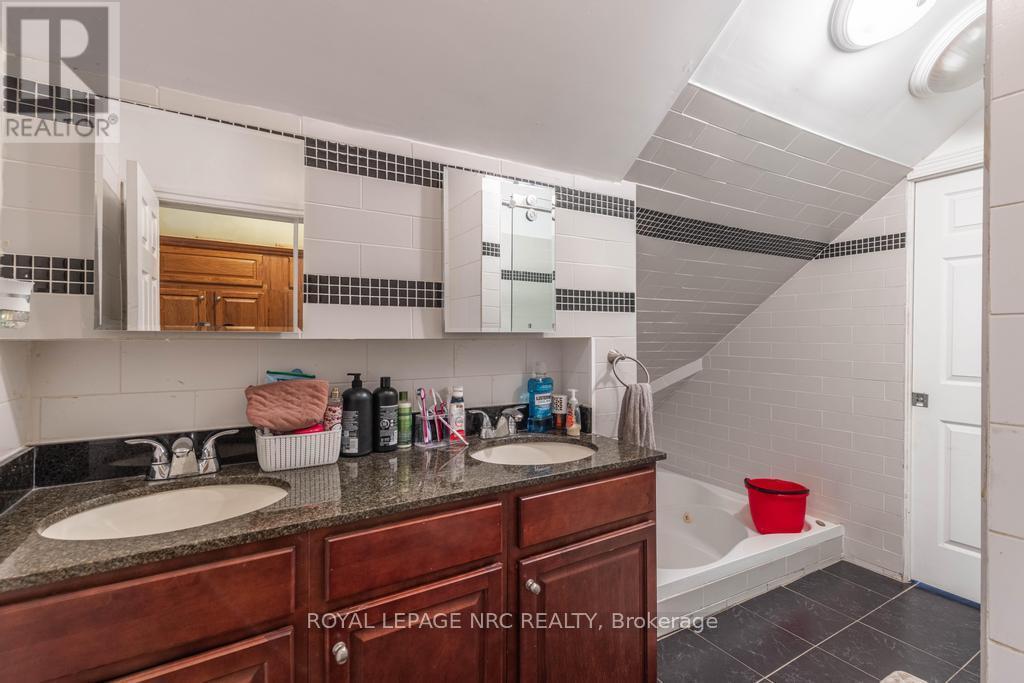 












22 ACADEMY STREET

,
St. Catharines,




Ontario
L2R4Z6

