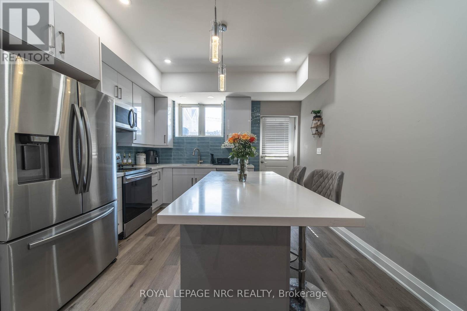 












37A ORMONDE AVENUE

,
St. Catharines (Facer),




Ontario
L2M5P1

