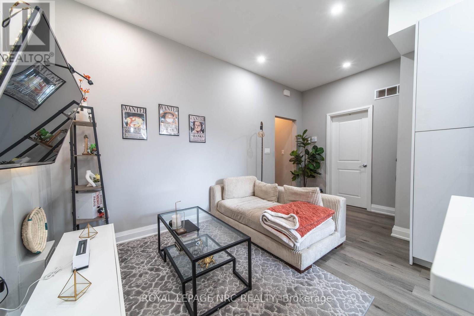 












37A ORMONDE AVENUE

,
St. Catharines (Facer),




Ontario
L2M5P1

