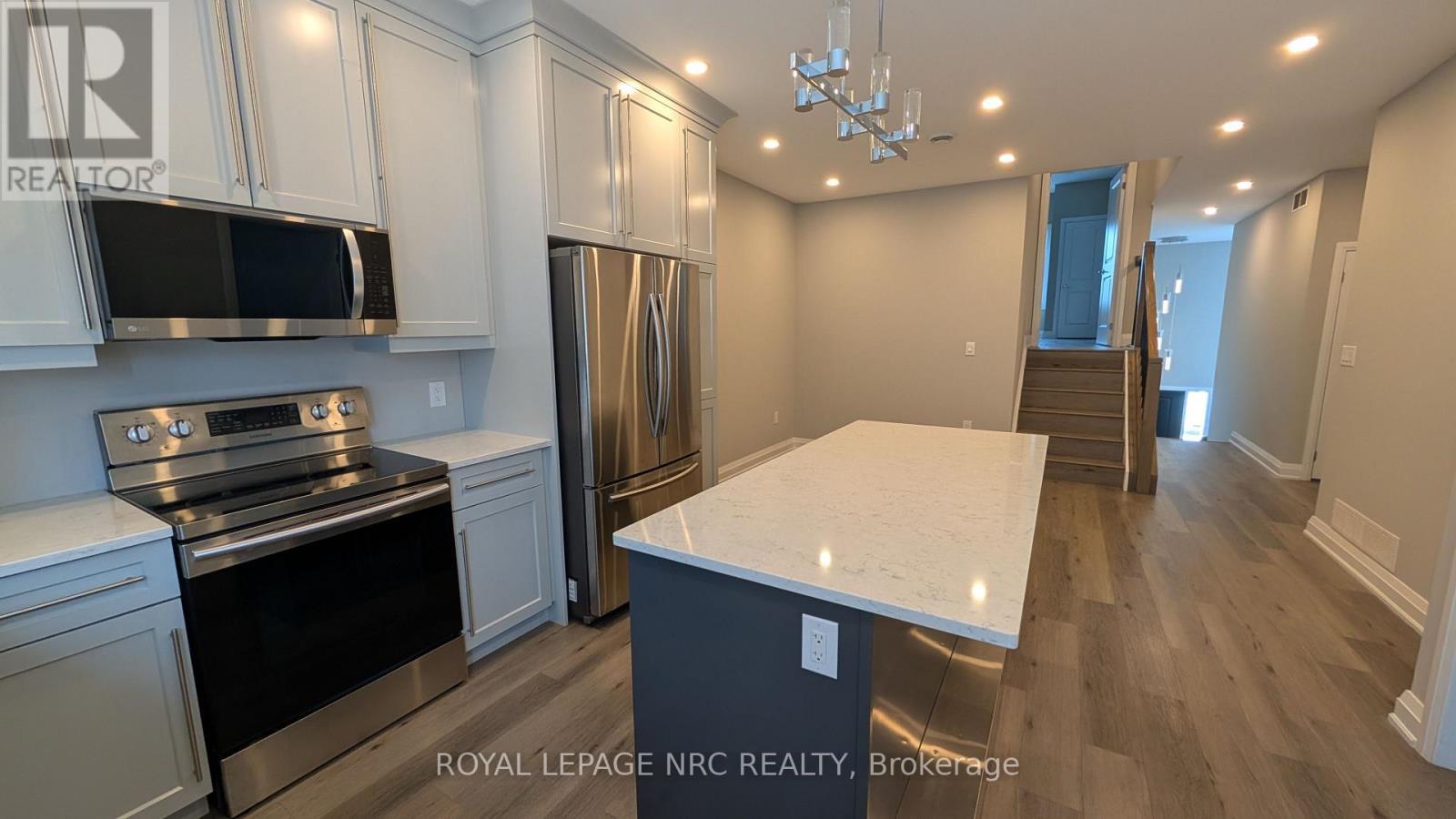 












37A ORMONDE AVENUE

,
St. Catharines (Facer),




Ontario
L2M5P1

