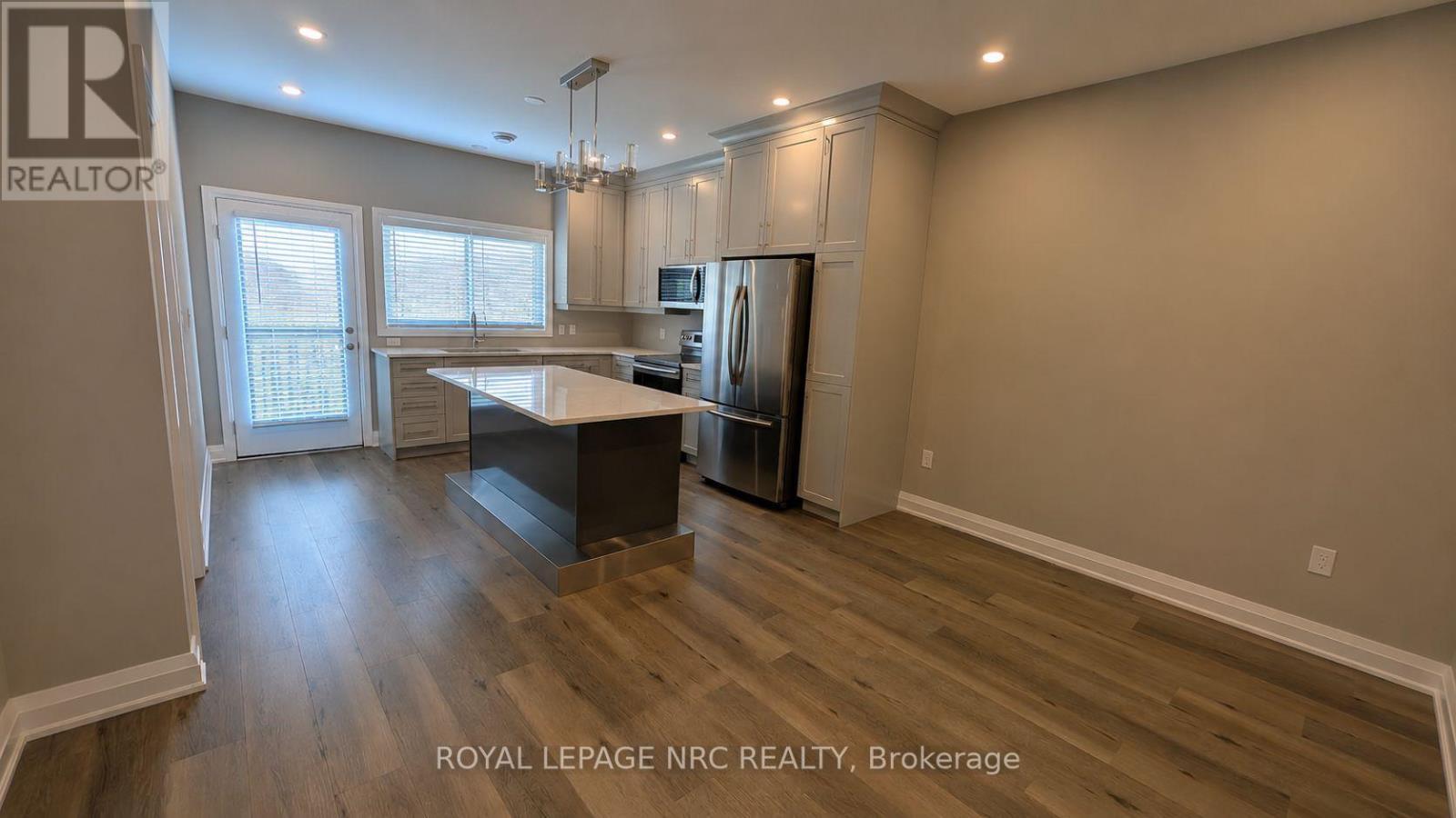 












37A ORMONDE AVENUE

,
St. Catharines (Facer),




Ontario
L2M5P1

