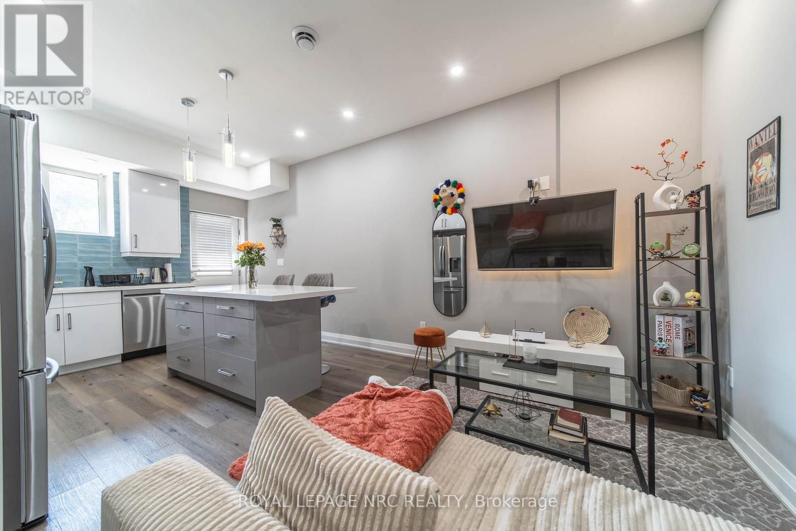 












37A ORMONDE AVENUE

,
St. Catharines (Facer),




Ontario
L2M5P1

