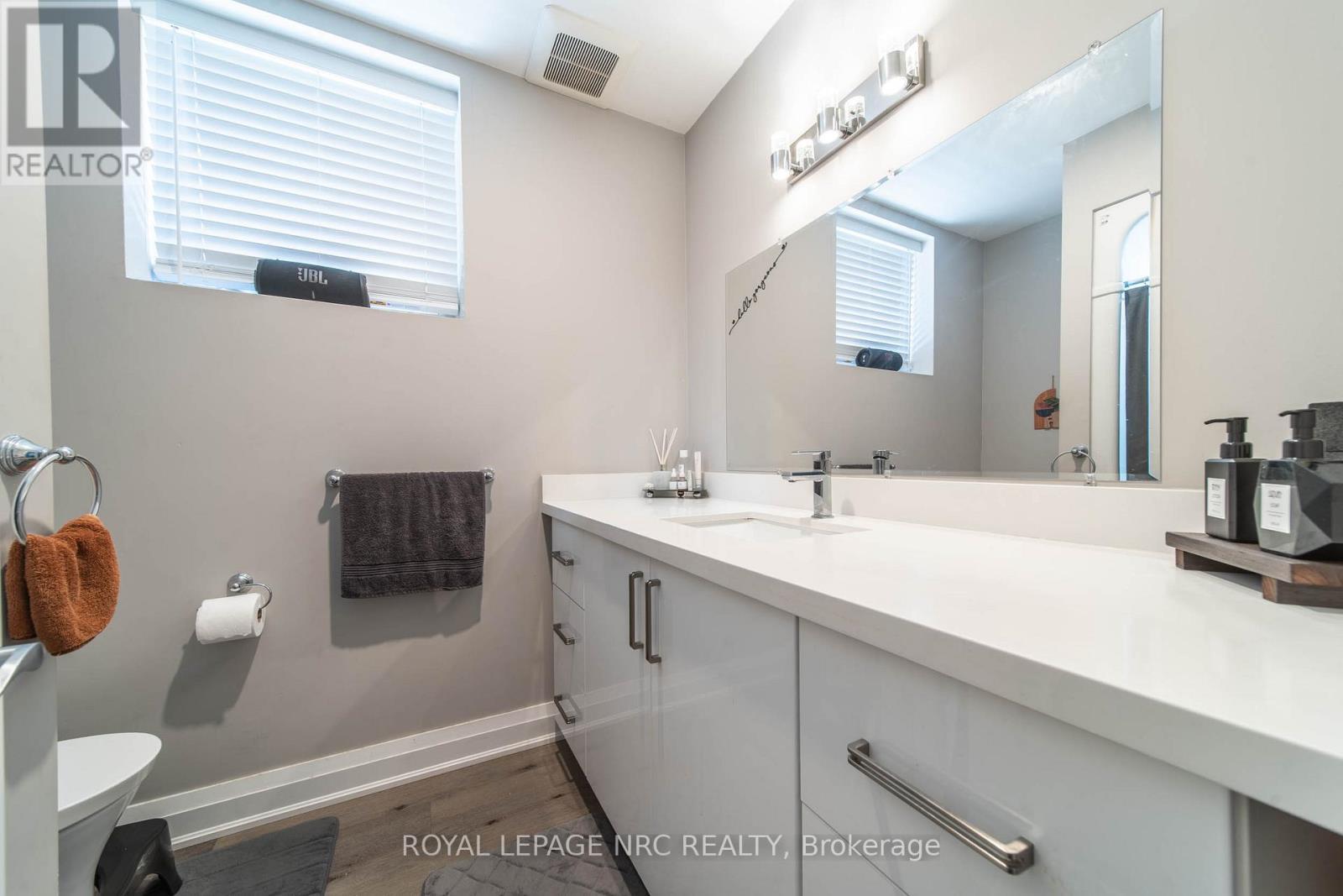 












37A ORMONDE AVENUE

,
St. Catharines (Facer),




Ontario
L2M5P1

