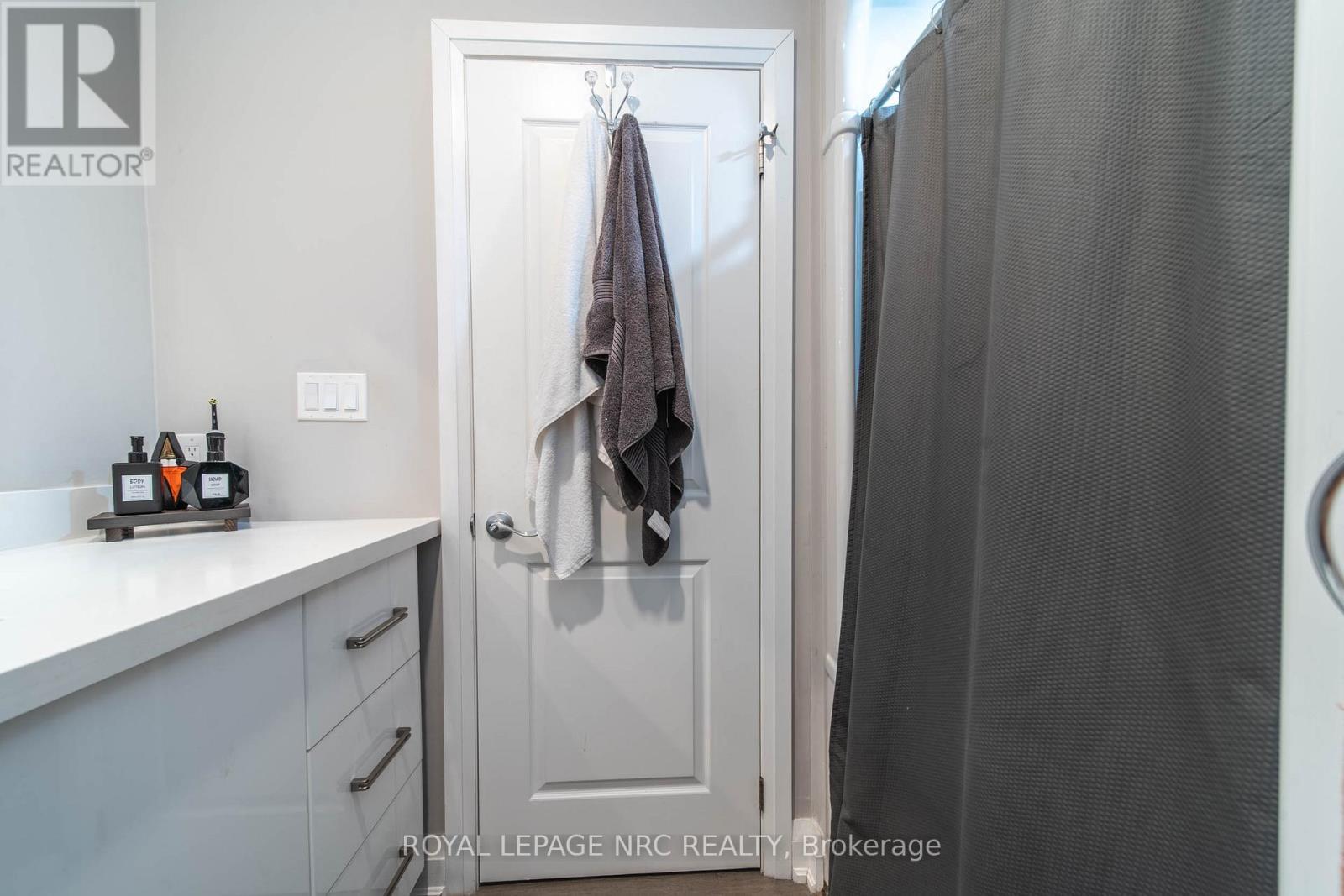 












37A ORMONDE AVENUE

,
St. Catharines (Facer),




Ontario
L2M5P1

