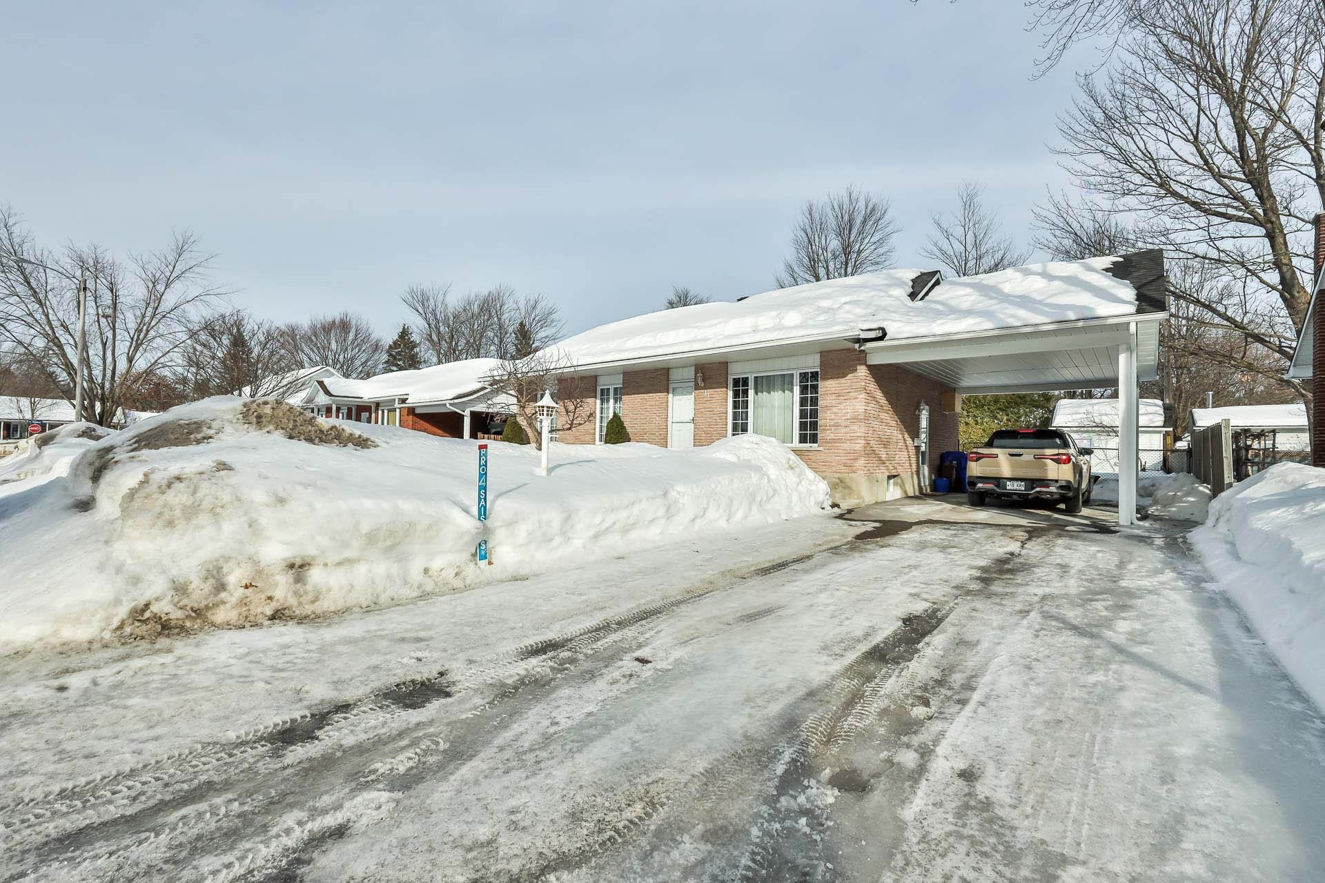 









11


Rue Rémi-Desjardins

,
Gatineau (Buckingham),




QC
J8L3G5

