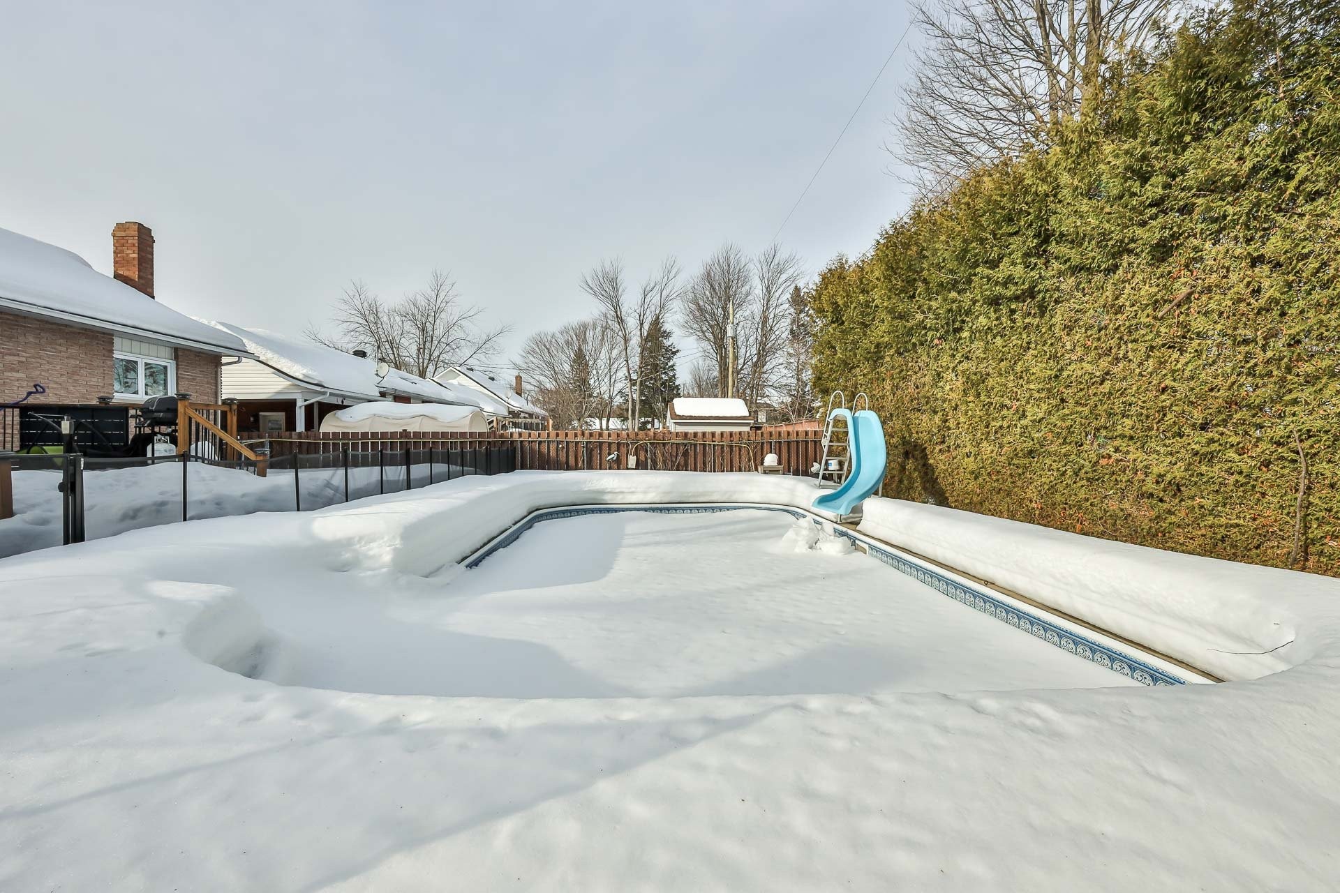 









11


Rue Rémi-Desjardins

,
Gatineau (Buckingham),




QC
J8L3G5

