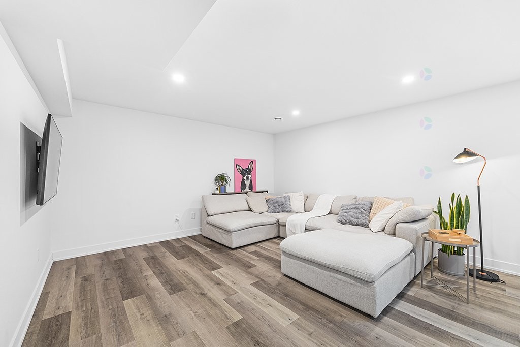 









21


Rue François-Michel

,
Gatineau (Aylmer),




QC
J9J2T7

