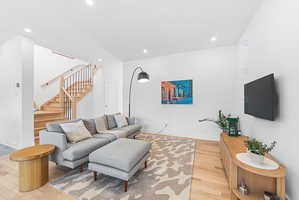 









21


Rue François-Michel

,
Gatineau (Aylmer),




QC
J9J2T7

