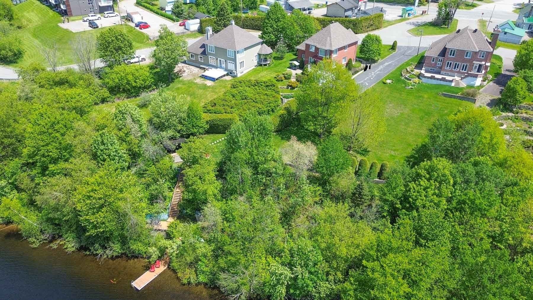 









30


Place Optimiste

,
Sainte-Thècle,




QC
G0X3G0

