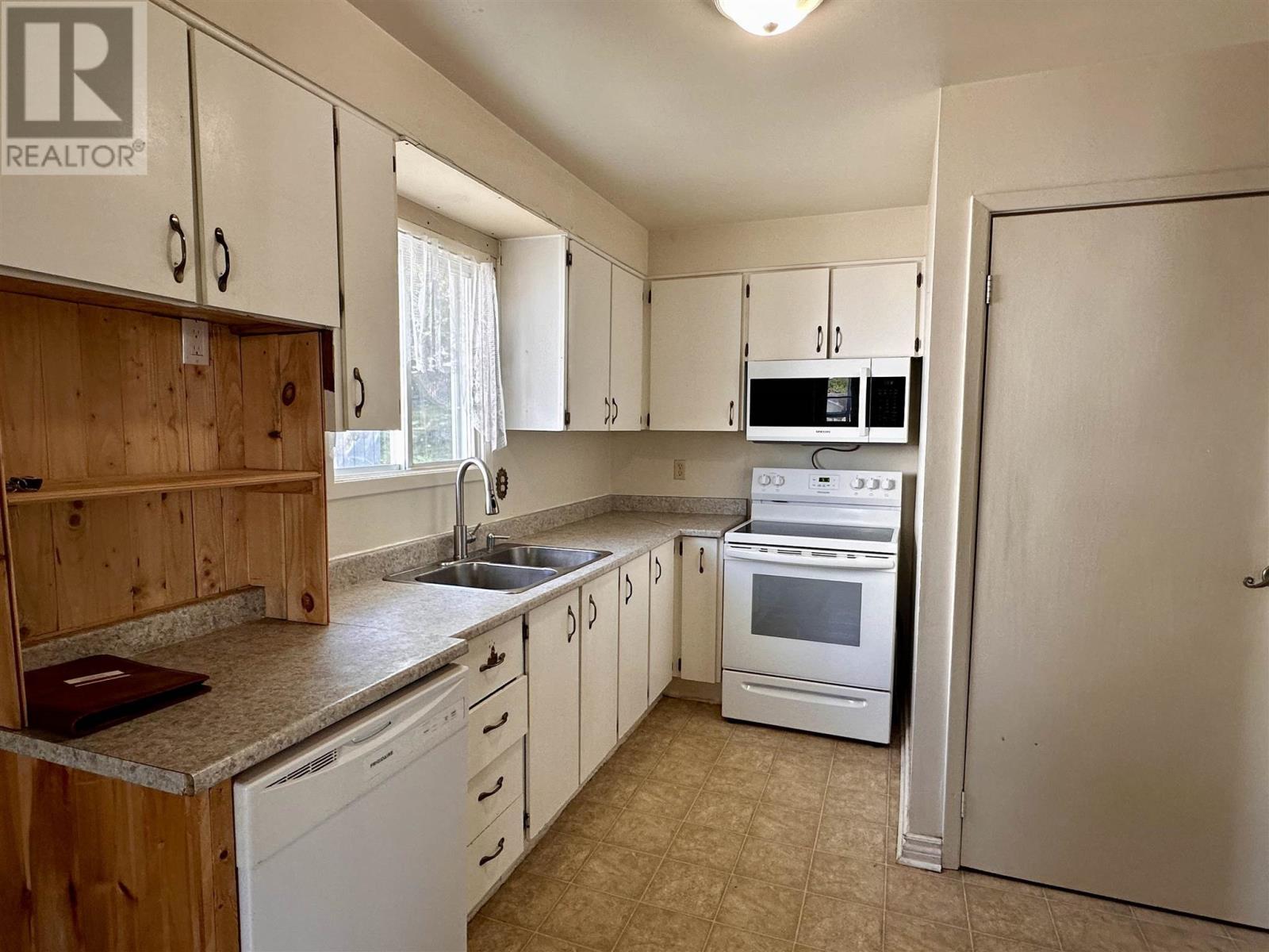 












38 Beckett BLVD

,
Elliot Lake,




Ontario
P5A3P7

