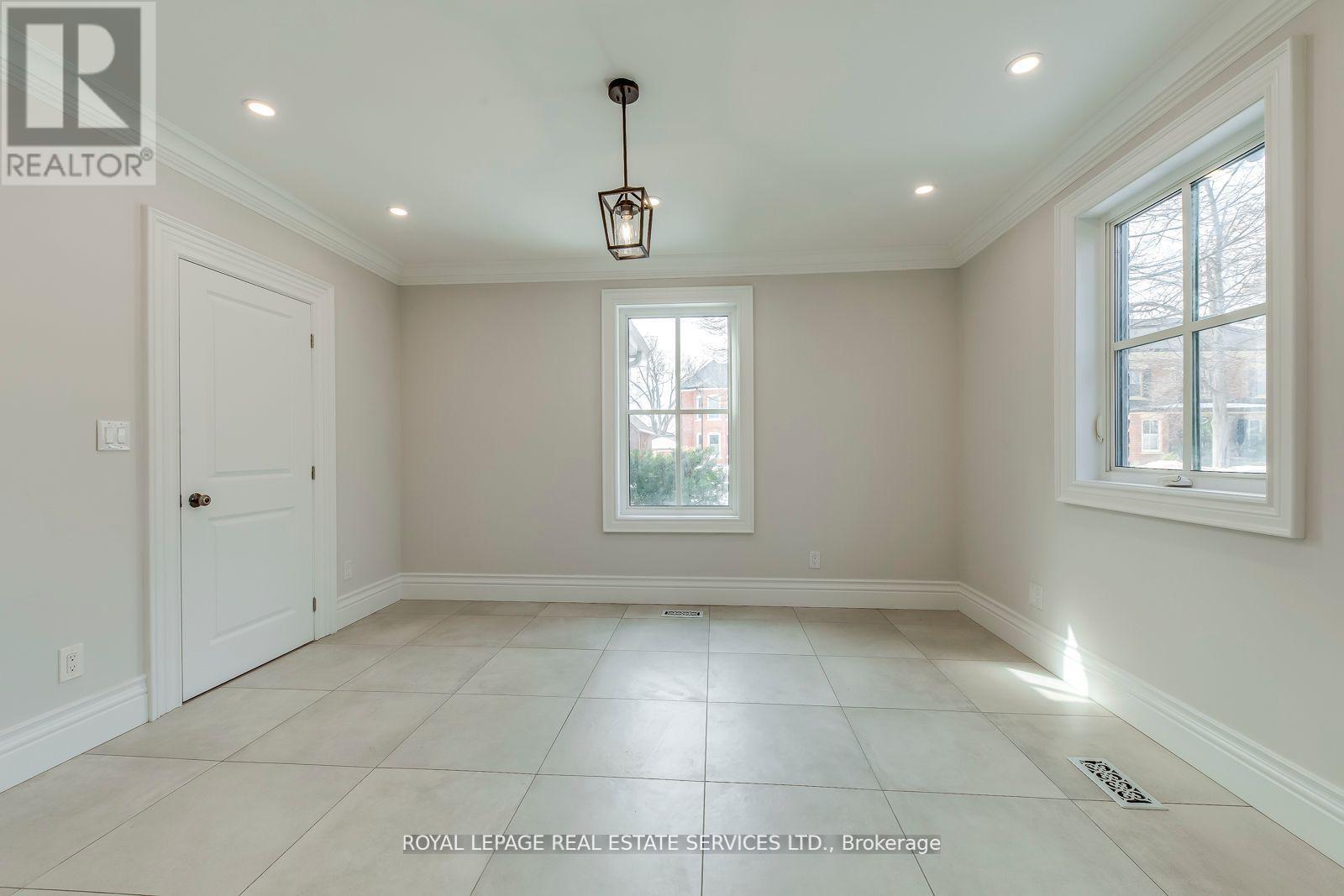 












317 QUEEN STREET S

,
Mississauga,




Ontario
L5M1M3


