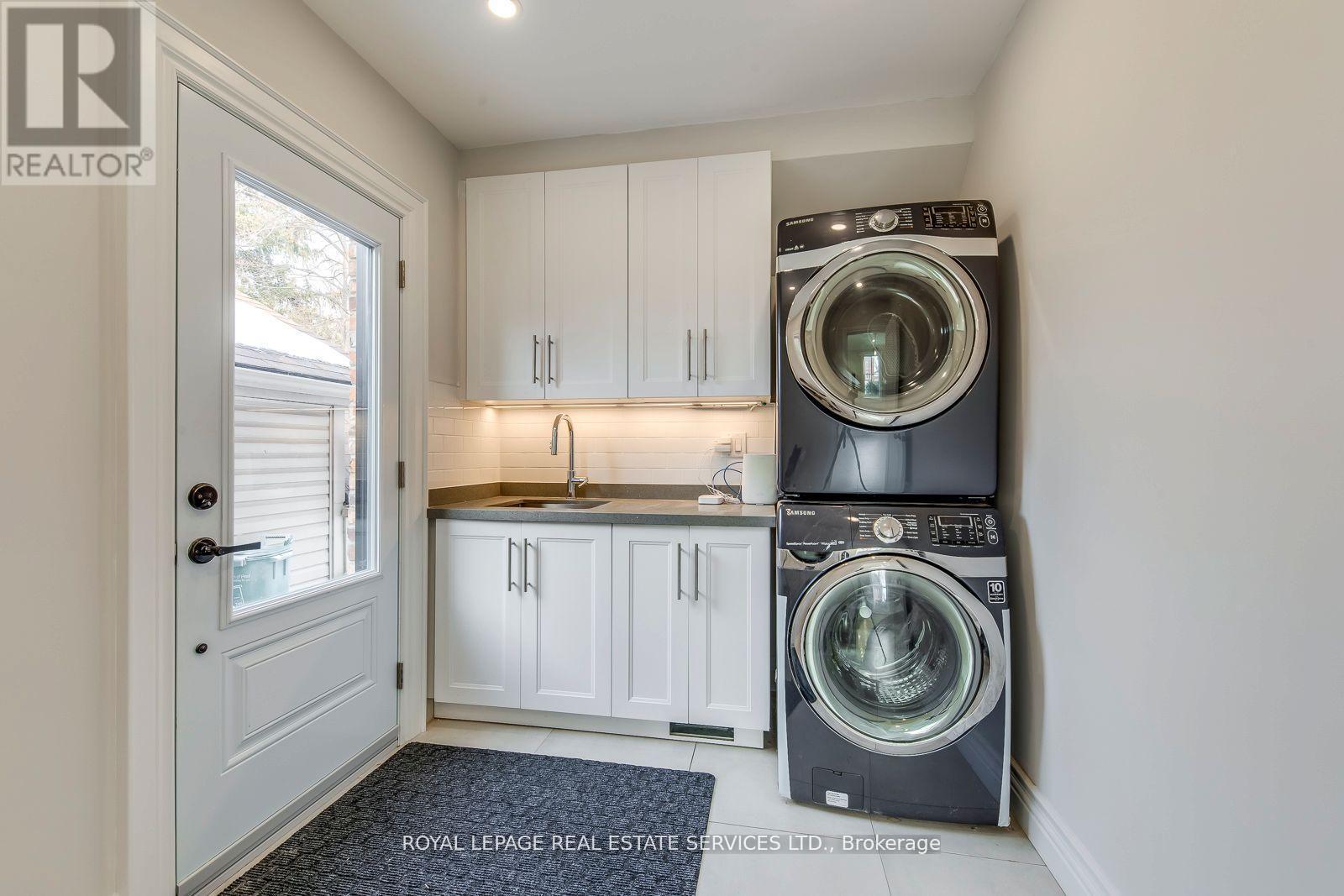 












317 QUEEN STREET S

,
Mississauga,




Ontario
L5M1M3

