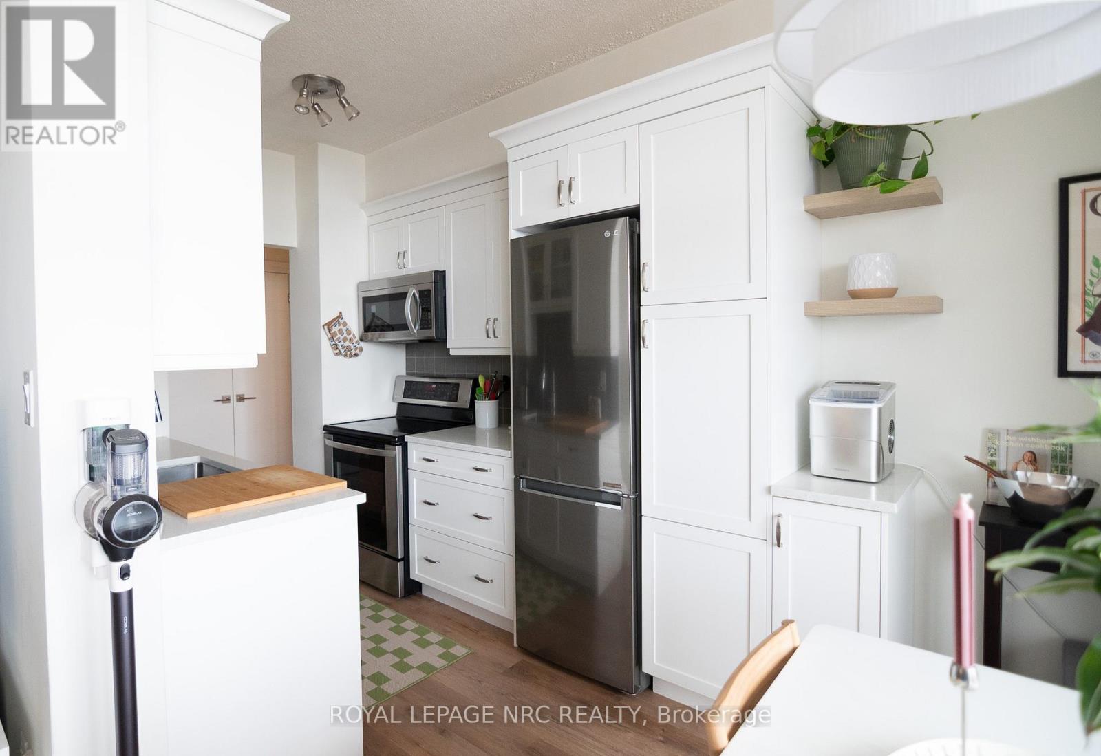 












907 - 6400 HUGGINS STREET

,
Niagara Falls (Stamford),




Ontario
L2J3G5

