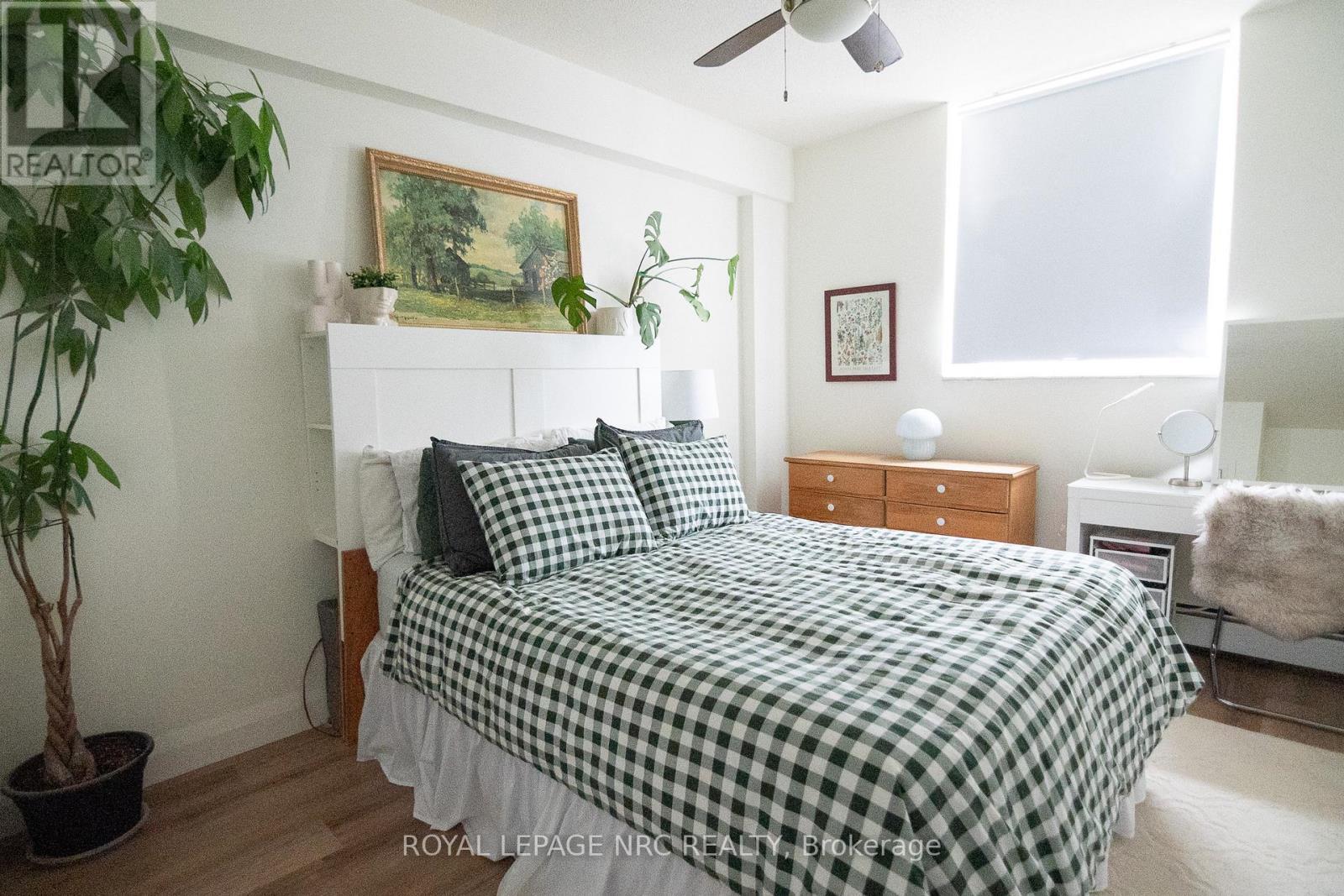 












907 - 6400 HUGGINS STREET

,
Niagara Falls (Stamford),




Ontario
L2J3G5

