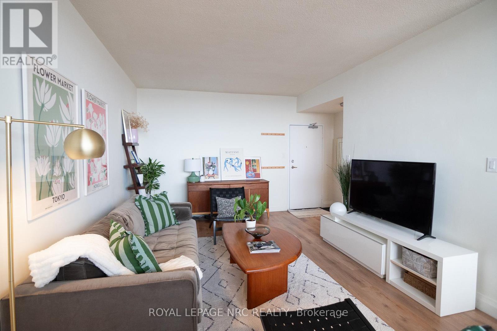 












907 - 6400 HUGGINS STREET

,
Niagara Falls (Stamford),




Ontario
L2J3G5

