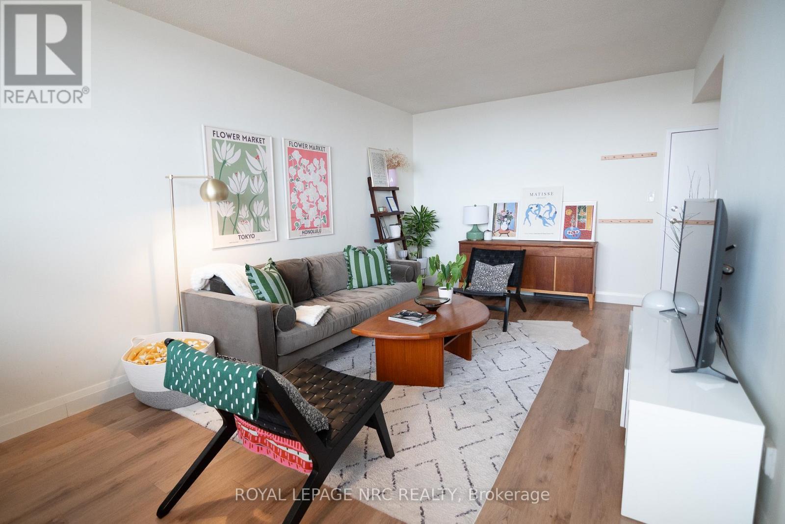 












907 - 6400 HUGGINS STREET

,
Niagara Falls (Stamford),




Ontario
L2J3G5

