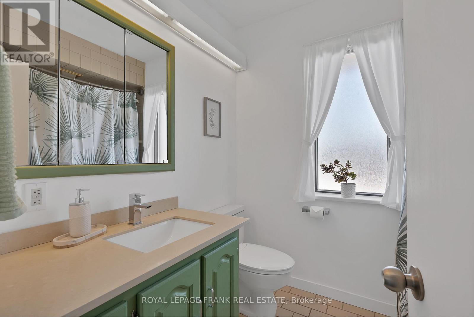 












1 DEBORAH DRIVE

,
Toronto (Woburn),




Ontario
M1H2H5

