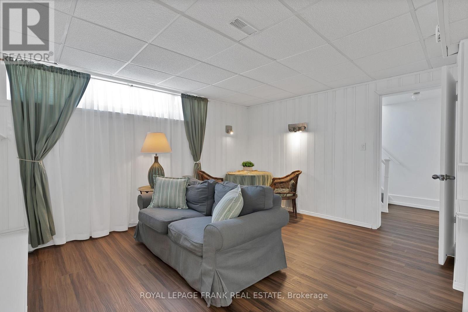 












1 DEBORAH DRIVE

,
Toronto (Woburn),




Ontario
M1H2H5

