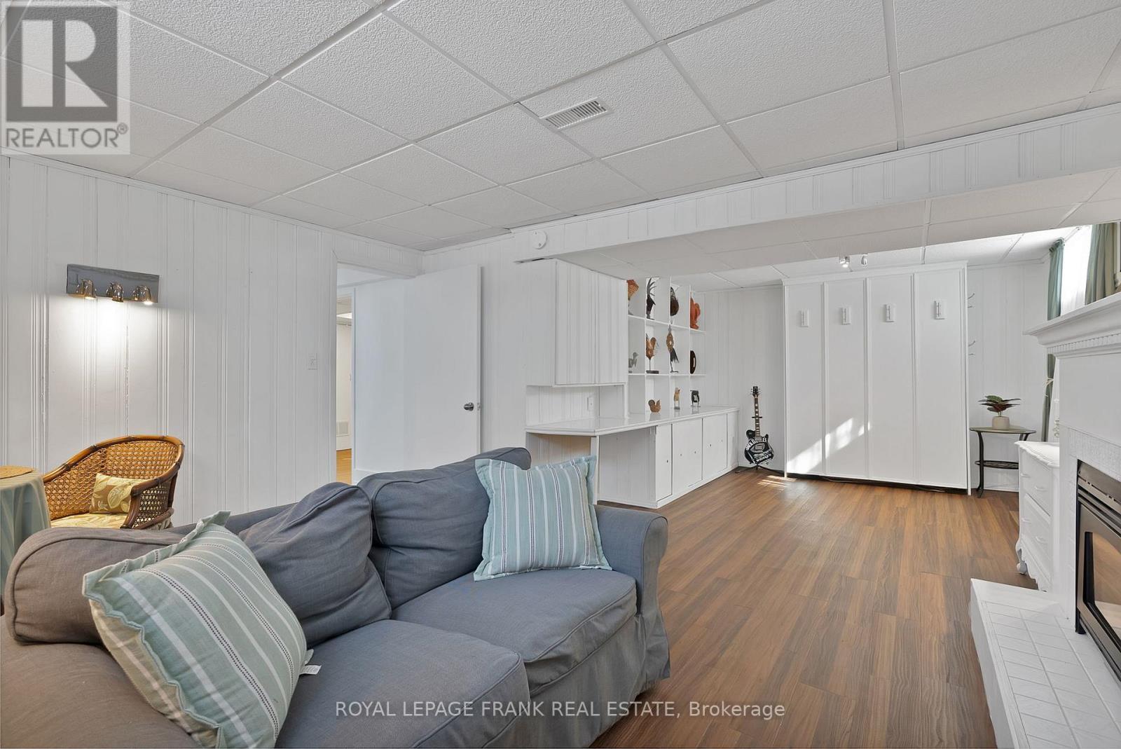 












1 DEBORAH DRIVE

,
Toronto (Woburn),




Ontario
M1H2H5

