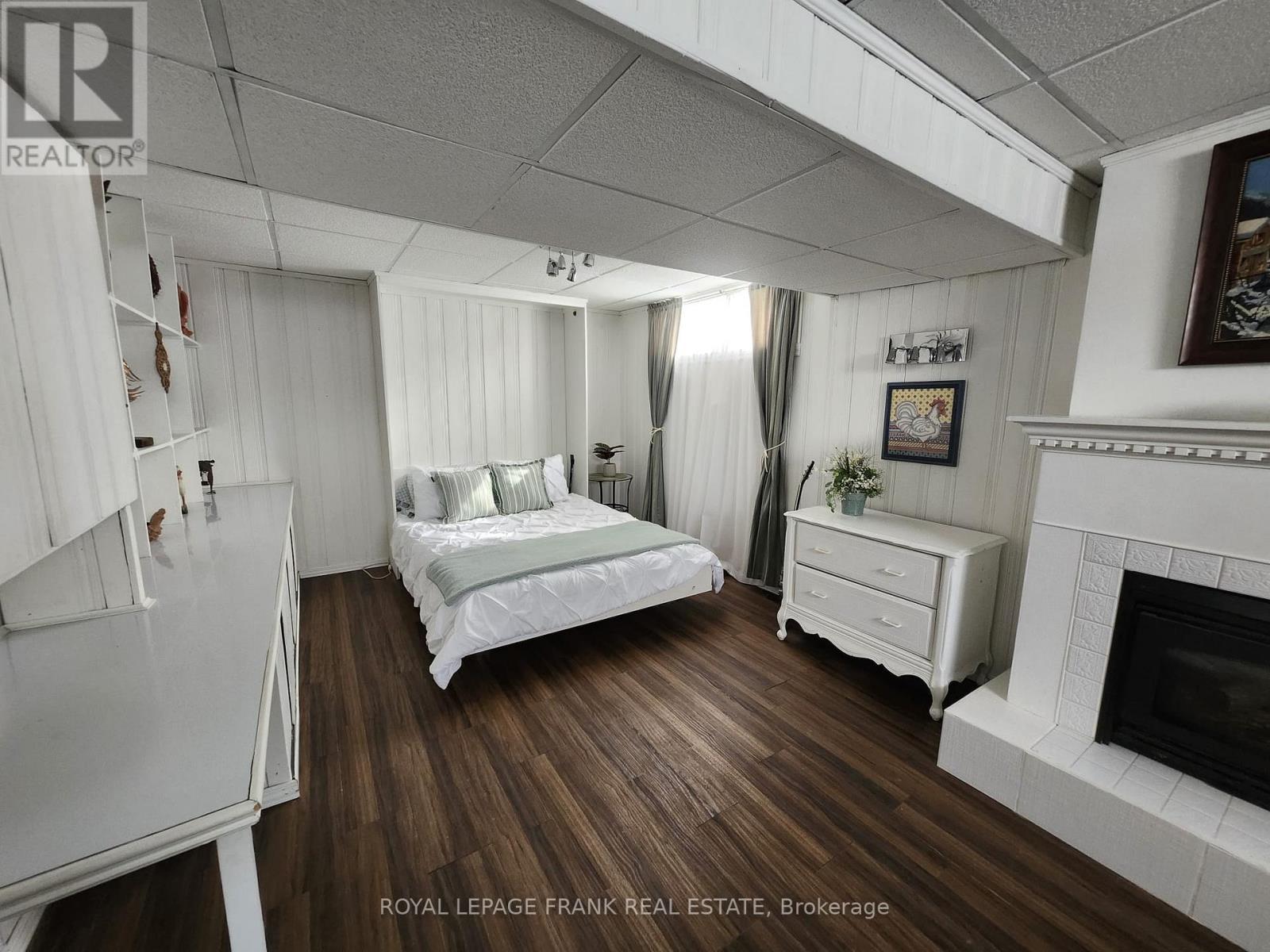 












1 DEBORAH DRIVE

,
Toronto (Woburn),




Ontario
M1H2H5

