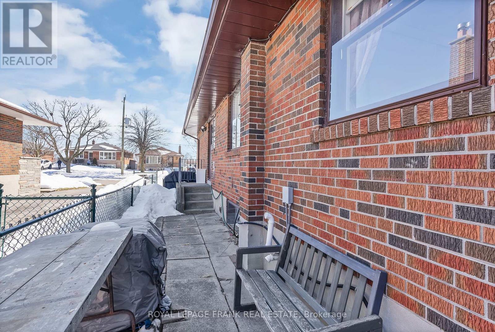 












1 DEBORAH DRIVE

,
Toronto (Woburn),




Ontario
M1H2H5

