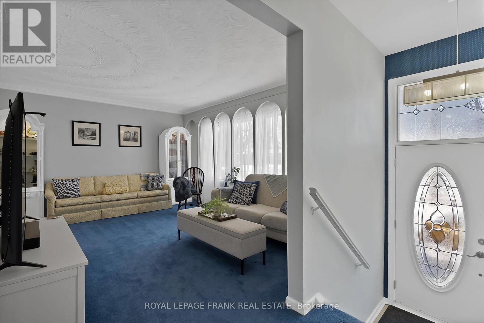 












1 DEBORAH DRIVE

,
Toronto (Woburn),




Ontario
M1H2H5

