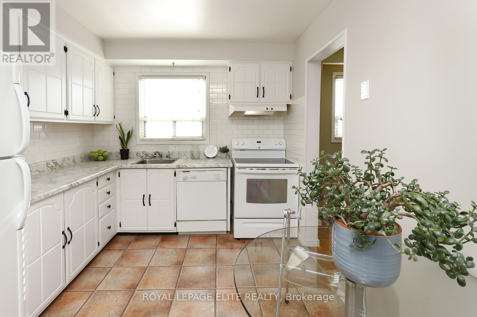 












7396 BYBROOK DRIVE

,
Mississauga,




Ontario
L4T3R2

